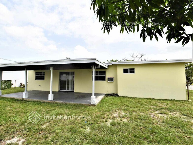 Building Photo - 8659 Sheraton Dr