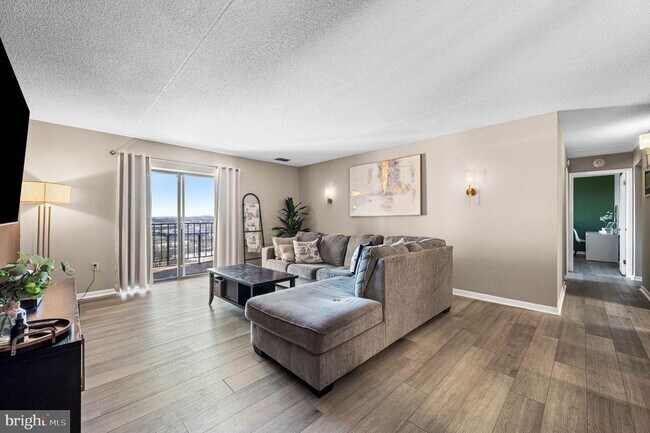 Building Photo - 11208 Valley Forge Cir