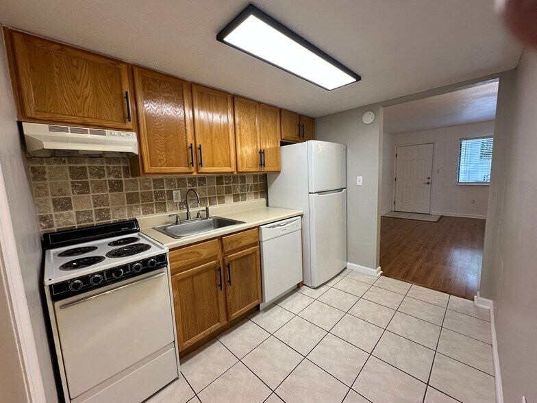 Building Photo - 417 Walker St