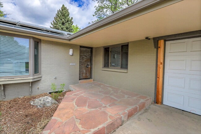 Building Photo - $3,000.00, 3 Bed, 3 Bath, Single Family Ho...