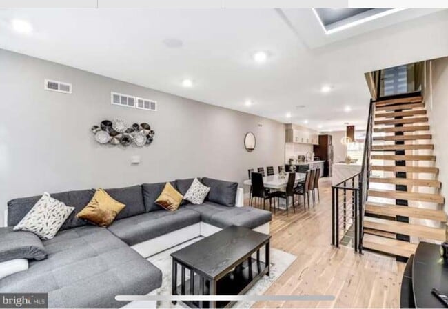 Building Photo - 2309 Dickinson St