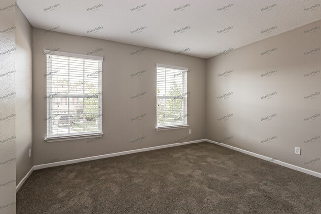 Building Photo - 10785 Cyrus Dr