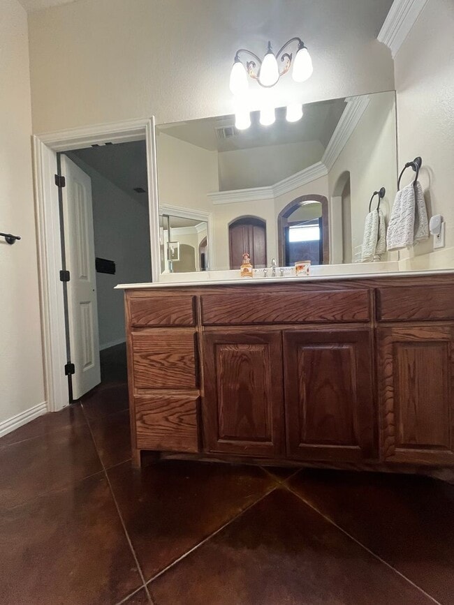 Building Photo - Four bedroom home located in prime neighbo...