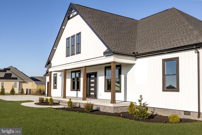 Building Photo - 5692 King Stuart Dr