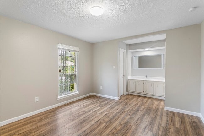 Building Photo - 6602 Indian Lake Dr