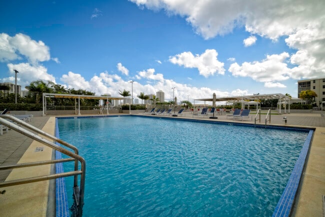 Building Photo - 18081 Biscayne Blvd