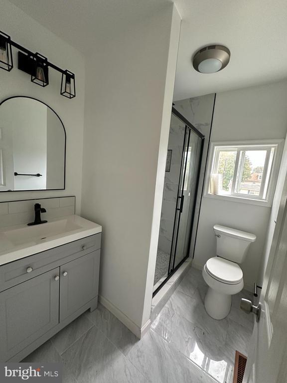 Building Photo - 489 N Church St