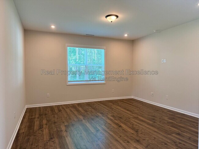 Building Photo - 101 Brody Pne Wy