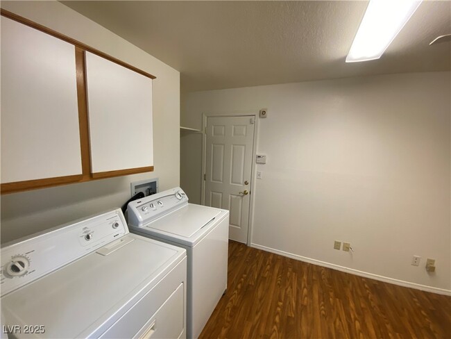 Building Photo - 9612 Buckhorn Dr