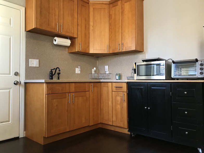 Wet Bar - 3586 Sanford St
