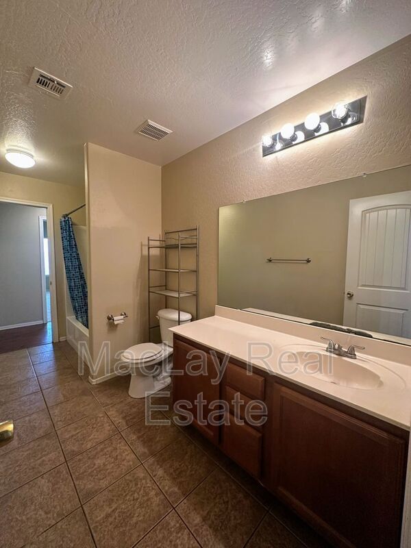 Building Photo - 45560 W Tulip Ln