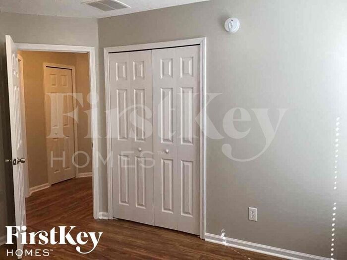 Building Photo - 1460 Greenway Pl