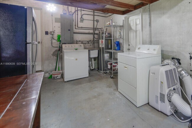 Building Photo - 1714 Costado St