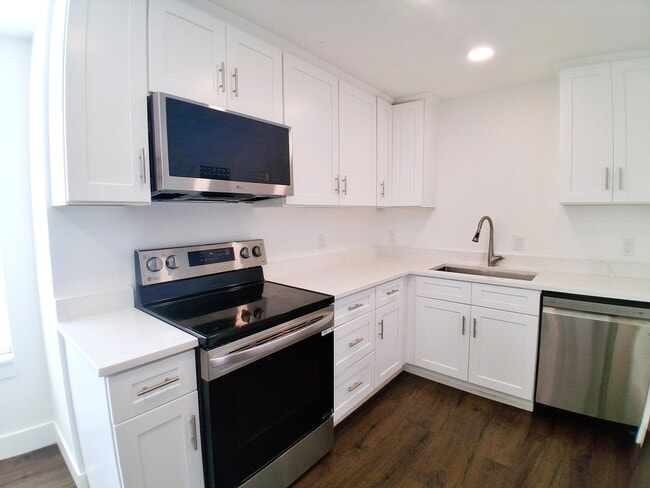 Building Photo - 724 W 1720 N