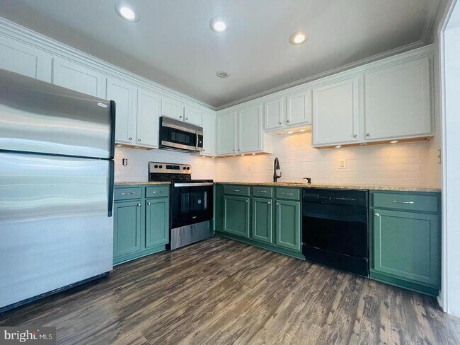 Building Photo - 8069 Stonewall Brigade Ct