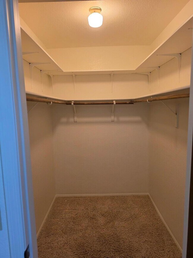 Building Photo - 1458 N Acacia Rd