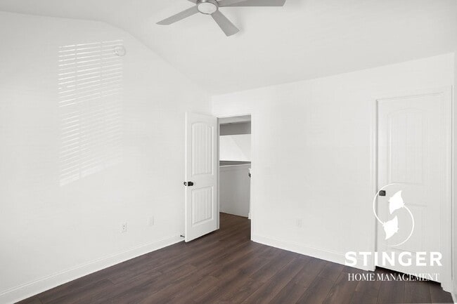 Building Photo - 362 Dante Cir