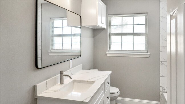 Building Photo - 5739 Turtle Creek Rd