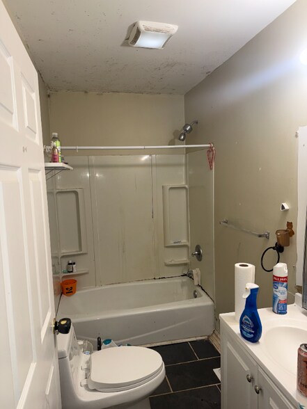 Building Photo - 1309 Barney Ave