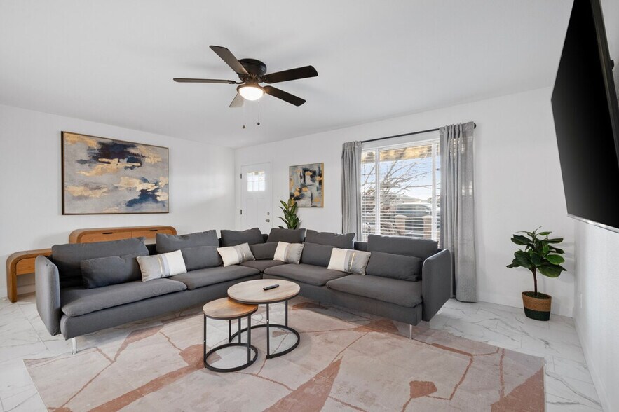 Primary Photo - 3023 N 40th Ln