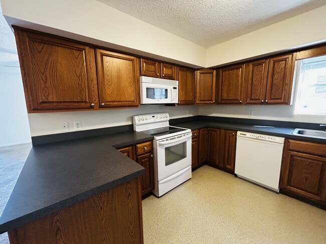 Building Photo - 29 Rosewood Ct