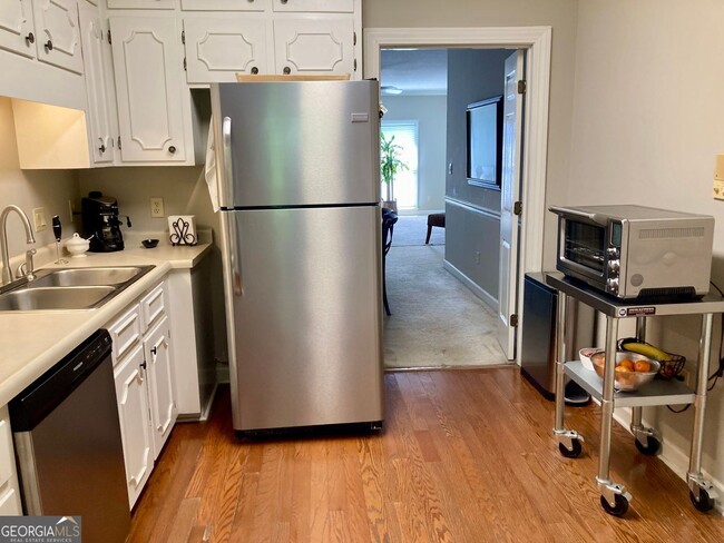 Building Photo - 110 Milledge Terrace