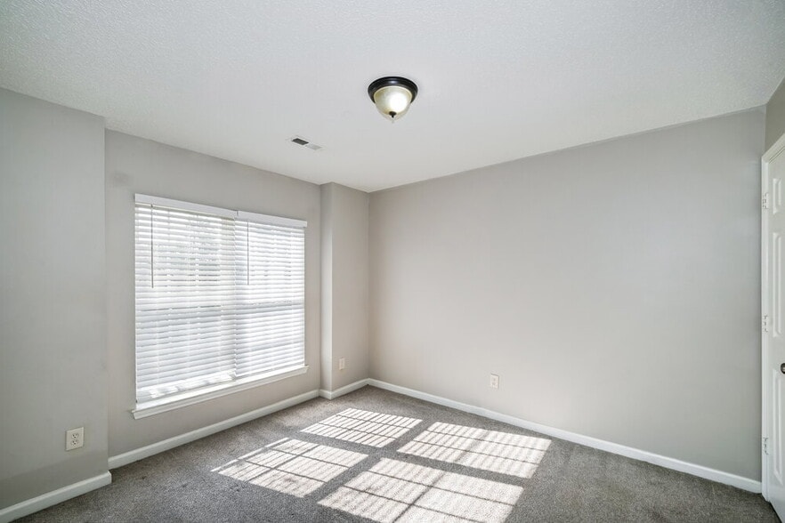 Building Photo - 10033 Brawley Ln