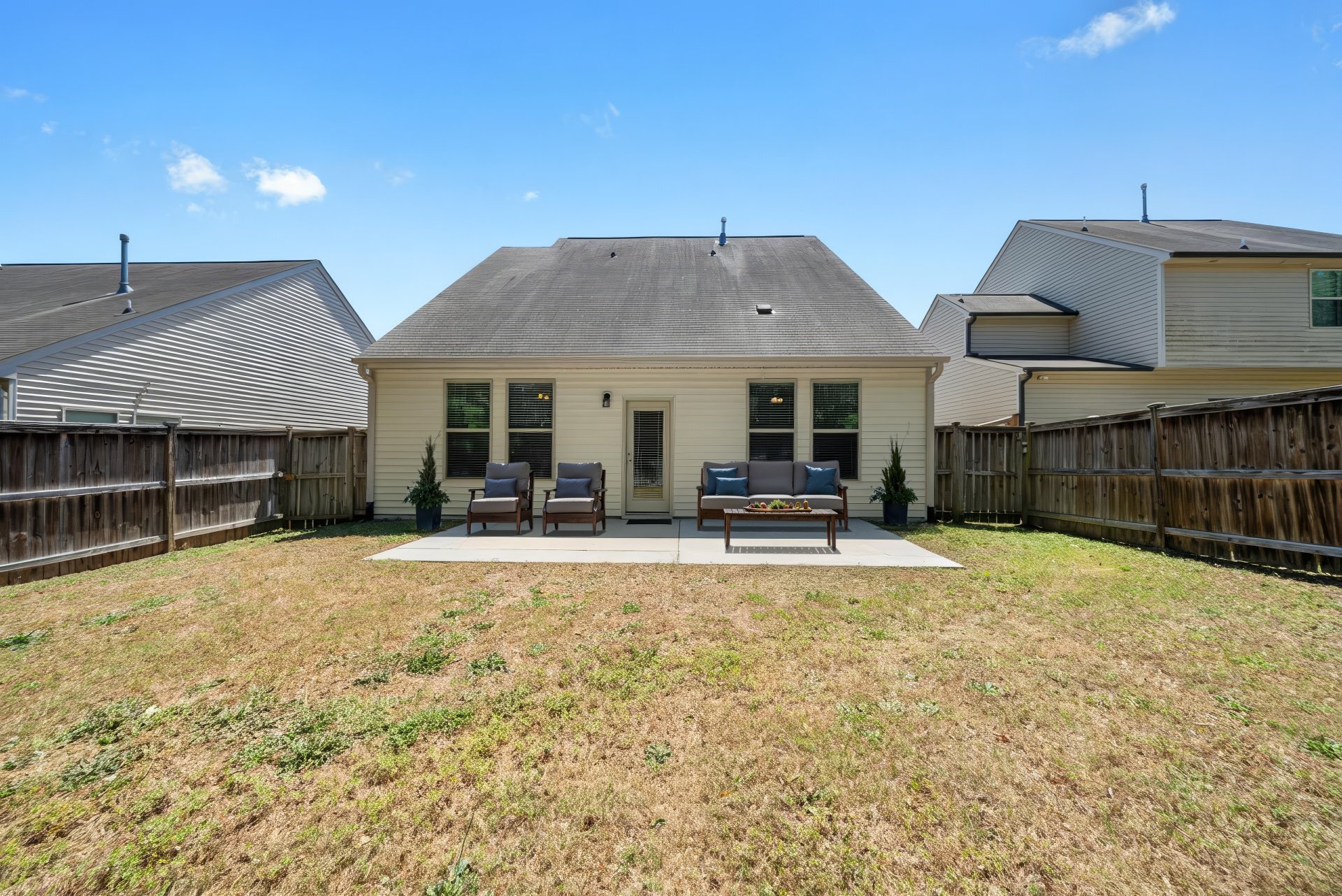 Building Photo - 1401 Ujamaa Dr