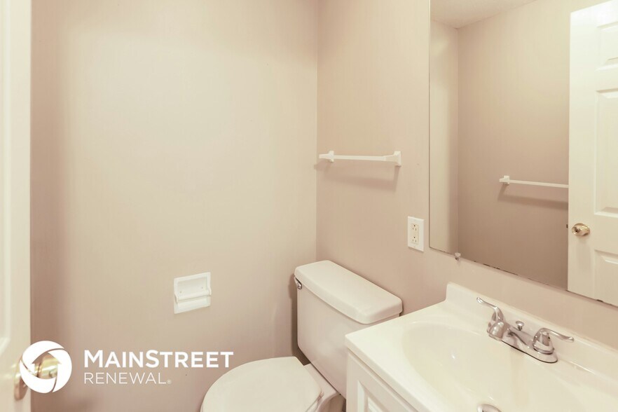 Building Photo - 551 N Powahatan Dr
