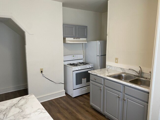 Building Photo - 804 S Morris Ave