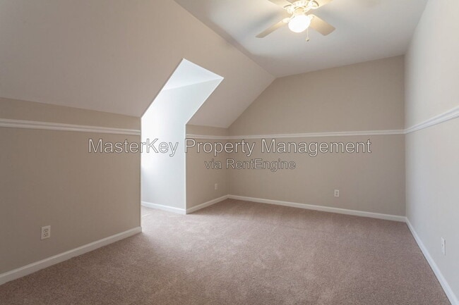 Building Photo - 702 Buckingham Rd