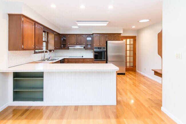 Building Photo - 6868 Crane Rd