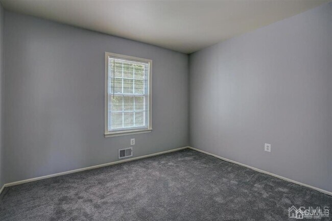 Building Photo - 40 Staghorn Dr