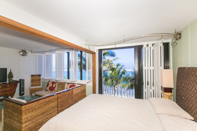Building Photo - Fully Furnished Beach Front Condo on North Shore!