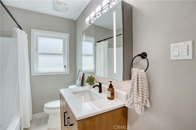 Building Photo - 3108 Ladoga Ave