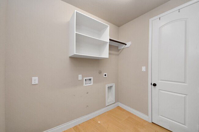 Building Photo - 343 Red Petal Ct