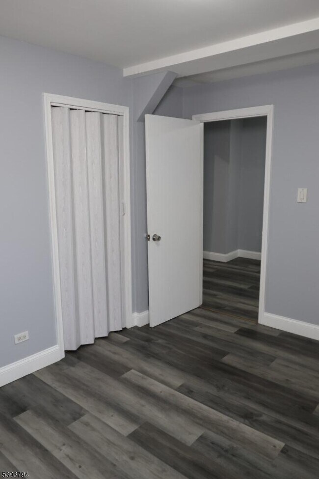 Building Photo - 140 Wakeman Ave