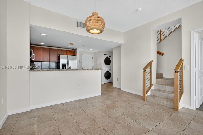 Building Photo - 2021 SW 3rd Ave