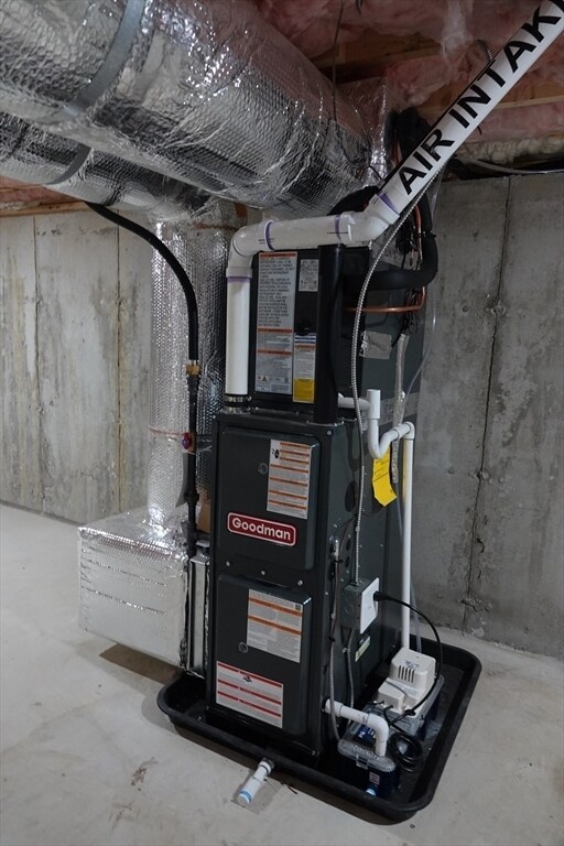 Building Photo - 6 Pondover Rd