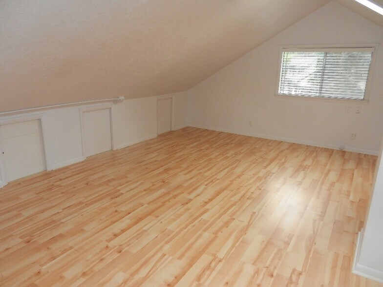 Building Photo - 632 S Loomis Ave