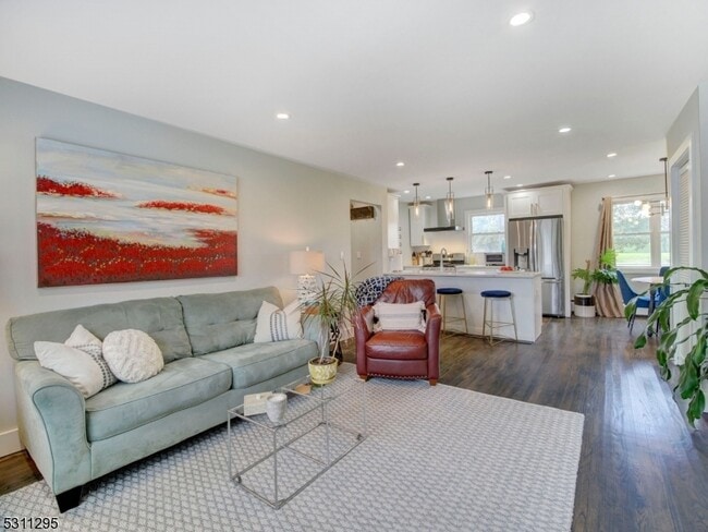 Building Photo - 43 Conforti Ave