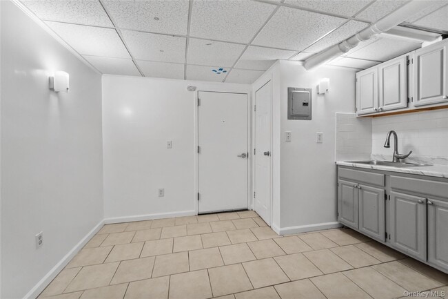 Building Photo - 33 William St