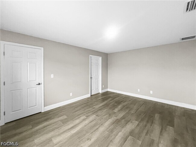 Building Photo - 3309 10th St W