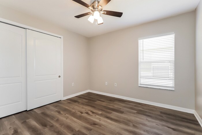 Building Photo - 3044 Park Ridge Ave