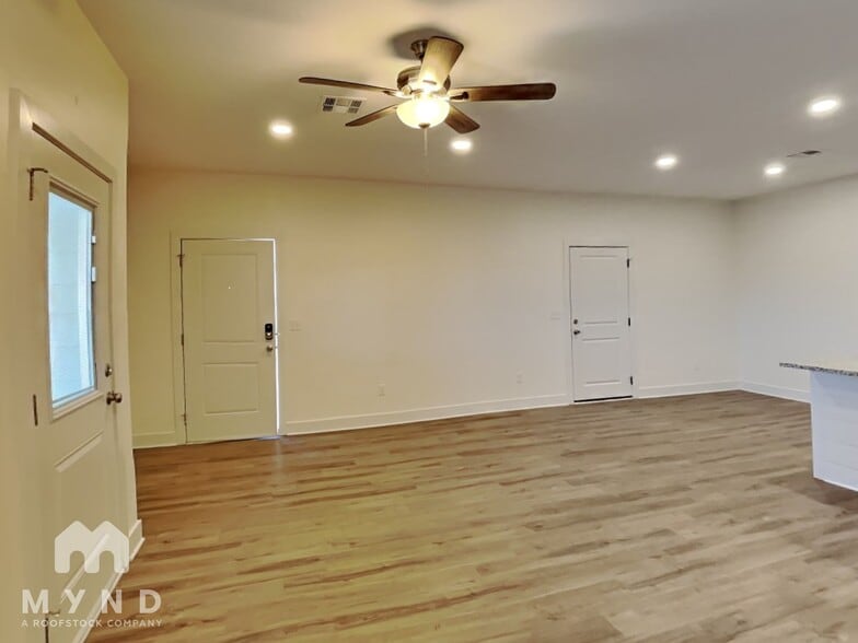 Building Photo - 5812 E Bristol Cir