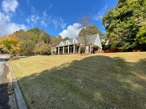Building Photo - Large 4/4 House in Maplewood $2,795