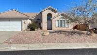 Building Photo - 3 Bedroom 2 bath home located near Red Cli...