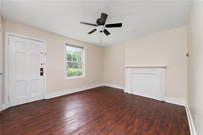 Building Photo - 318 Sprott Way