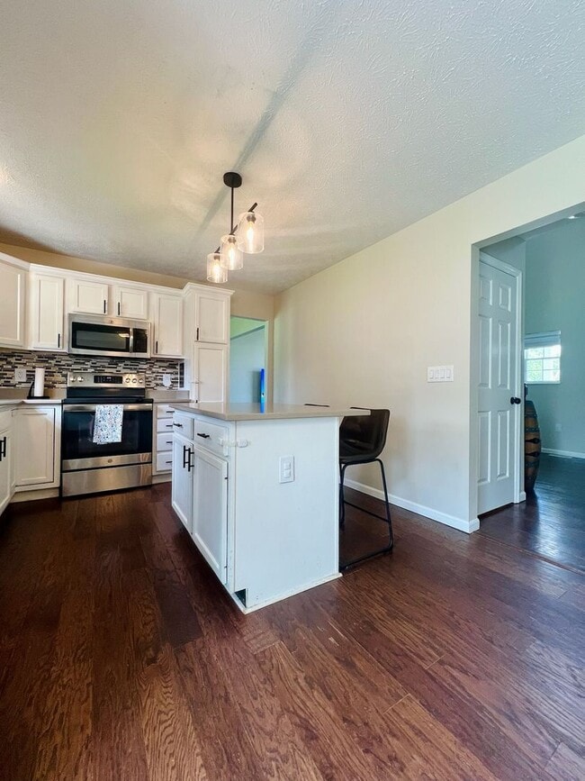 Building Photo - Beautiful 4 Bedroom Home in a Cul-De-Sac