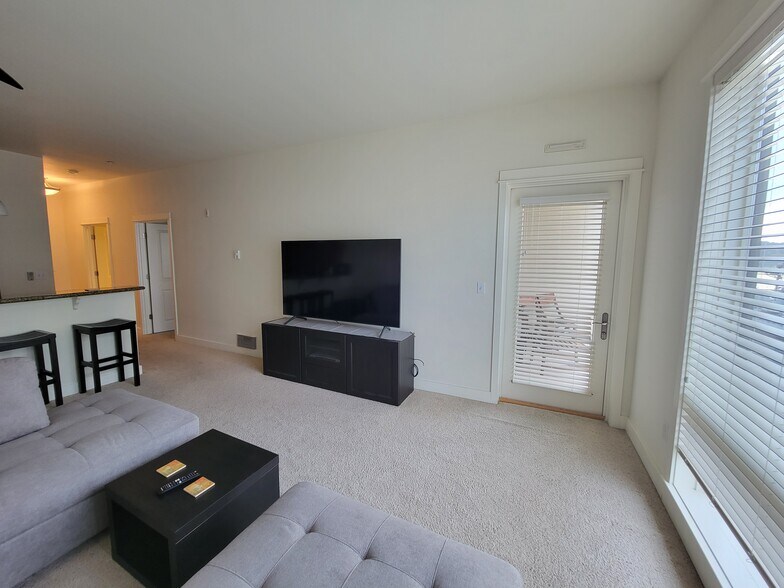 Building Photo - 400 Washington Ave